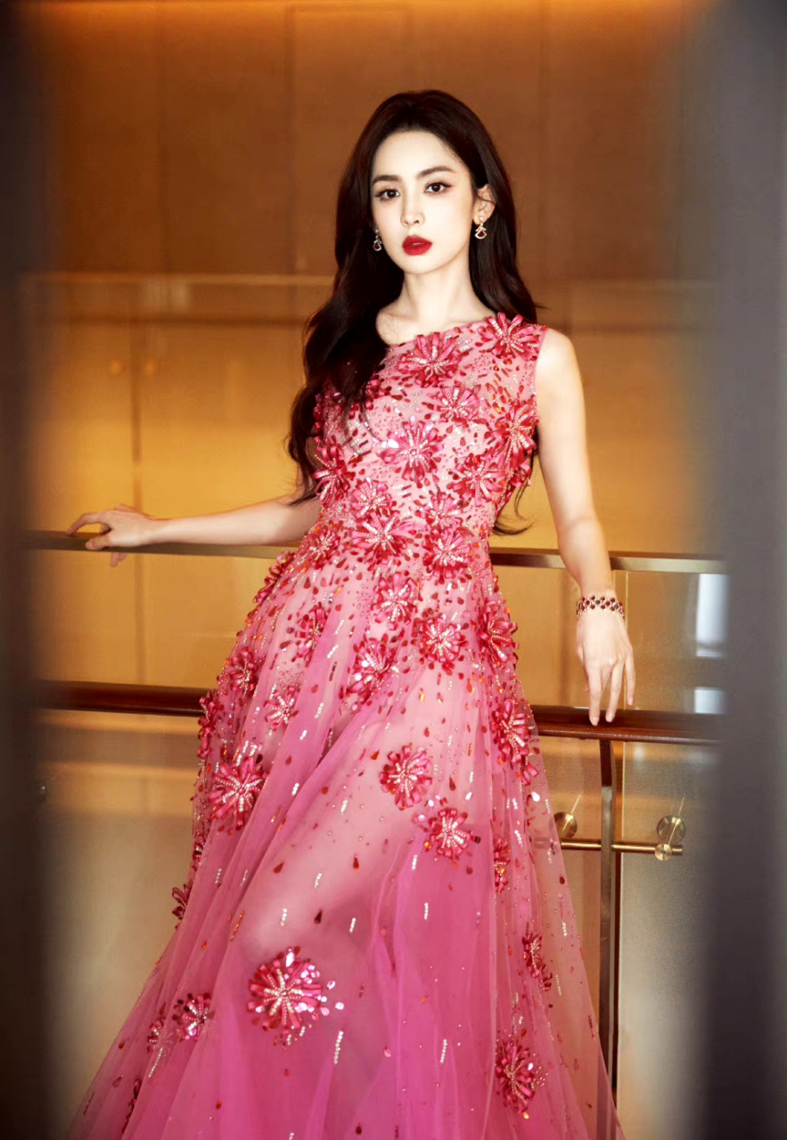 古力娜扎粉色裙子好美啊