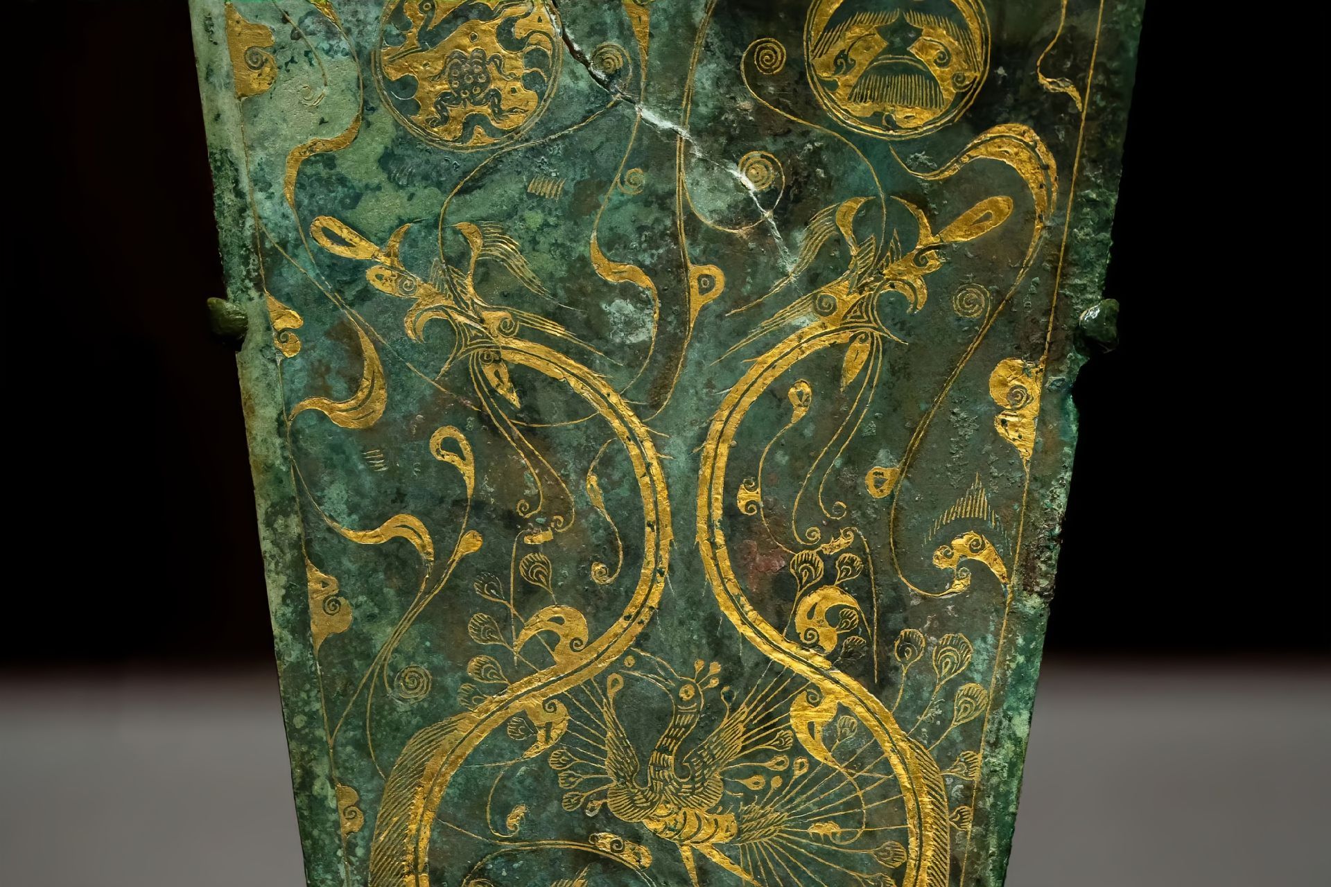 西汉·日月四神纹错金青铜当卢,江西南昌西汉海昏侯刘贺墓出土,藏于