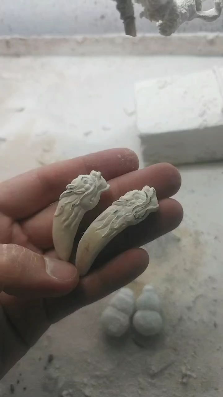 狼牙雕刻中.