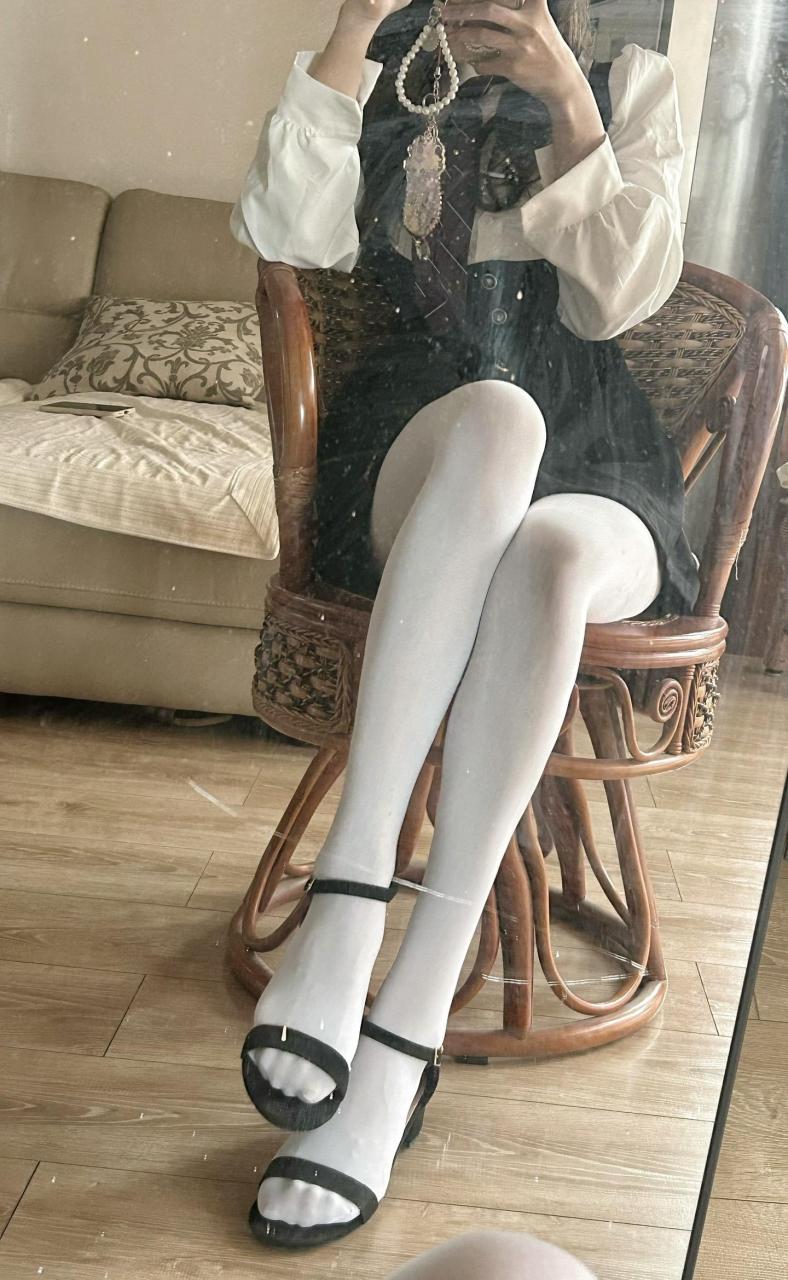 艾特你的好朋友来看白丝(*ˉ︶ˉ*)# 对镜拍