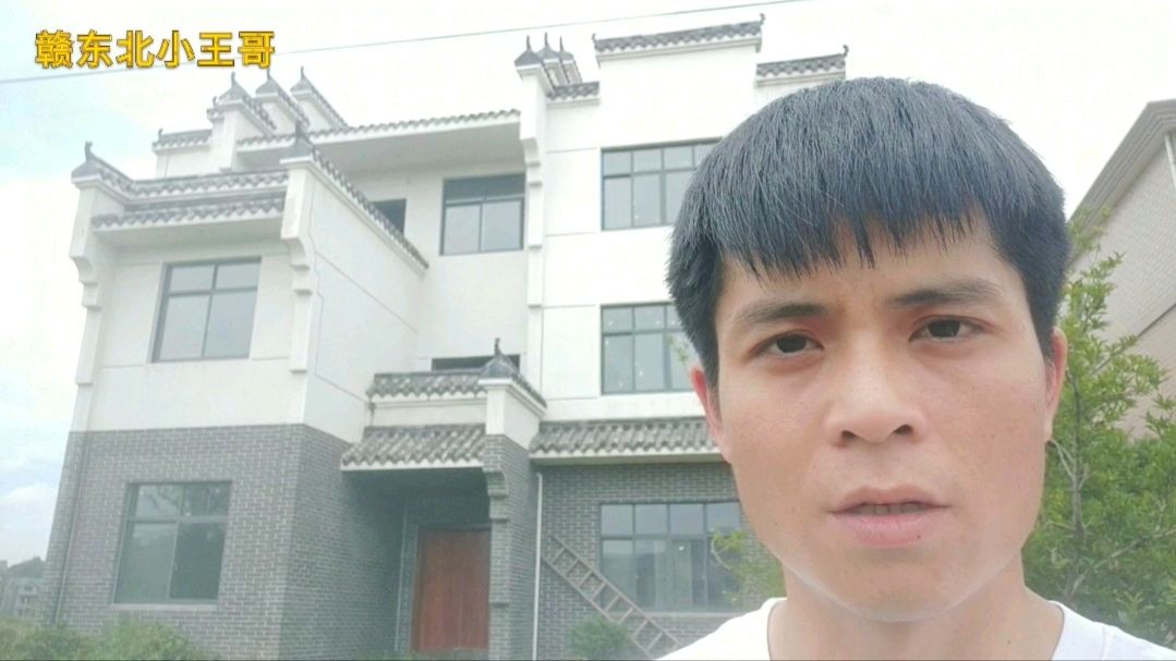 农村占地135平新微派别墅,“青瓦出檐长,马头白粉墙”,喜欢吗