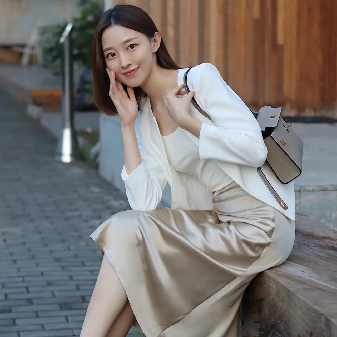 【女人40岁,最好的姿态是要活得洒脱】 女人40岁,是一个特别的阶段.