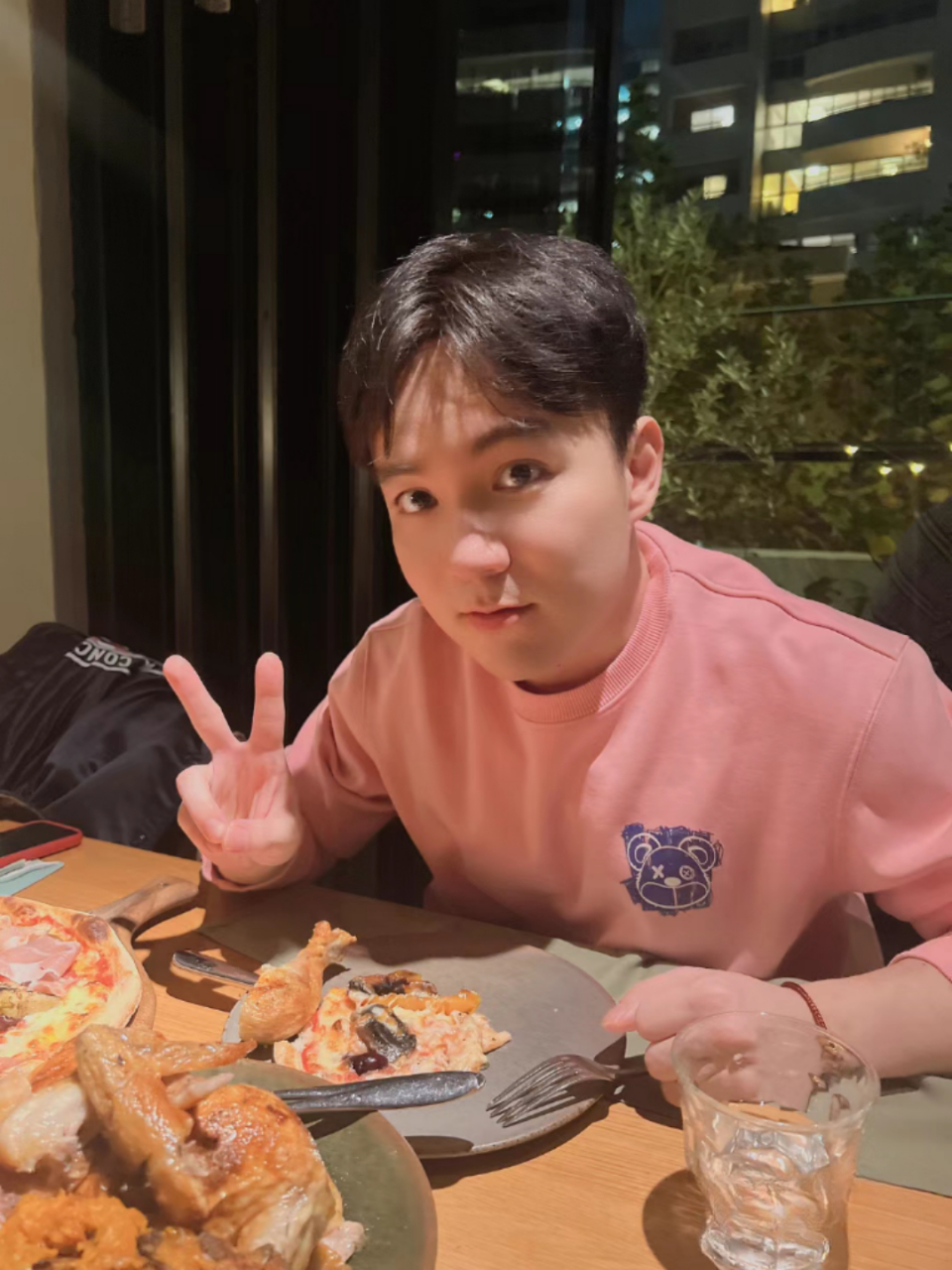 如今已经36岁的孟智超在平台上发文自嘲自己是过气小童星.