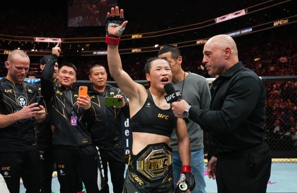 张伟丽点数完胜莱莫斯成功卫冕ufc冠军金腰带