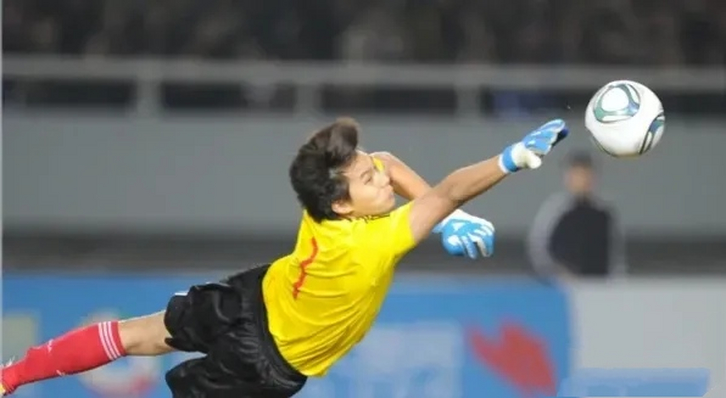 1,武磊单刀球射门水平真不行 2,程月磊真的很超神 3,上港的实力真的