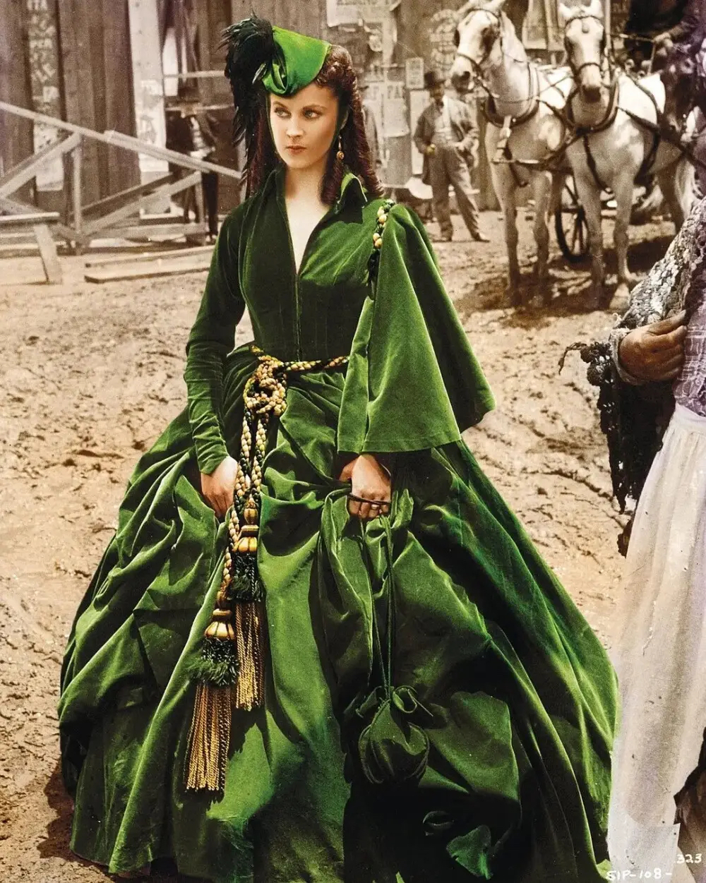 被斯佳丽这套绿色窗帘蓬蓬裙惊艳到了!