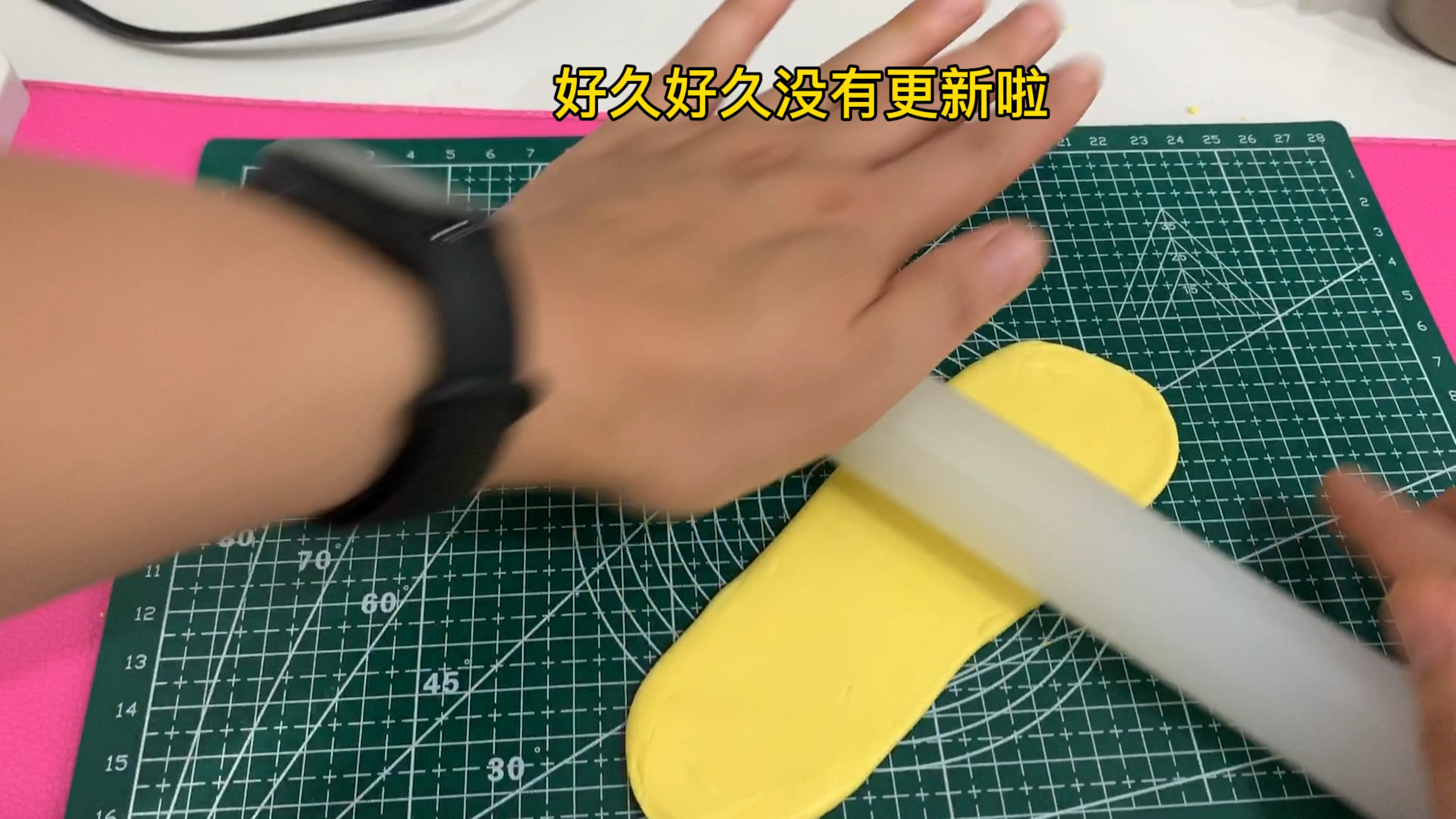 今天做一个翻糖配件蛋糕,翻糖做的过程虐虐的,成品确实美美哒