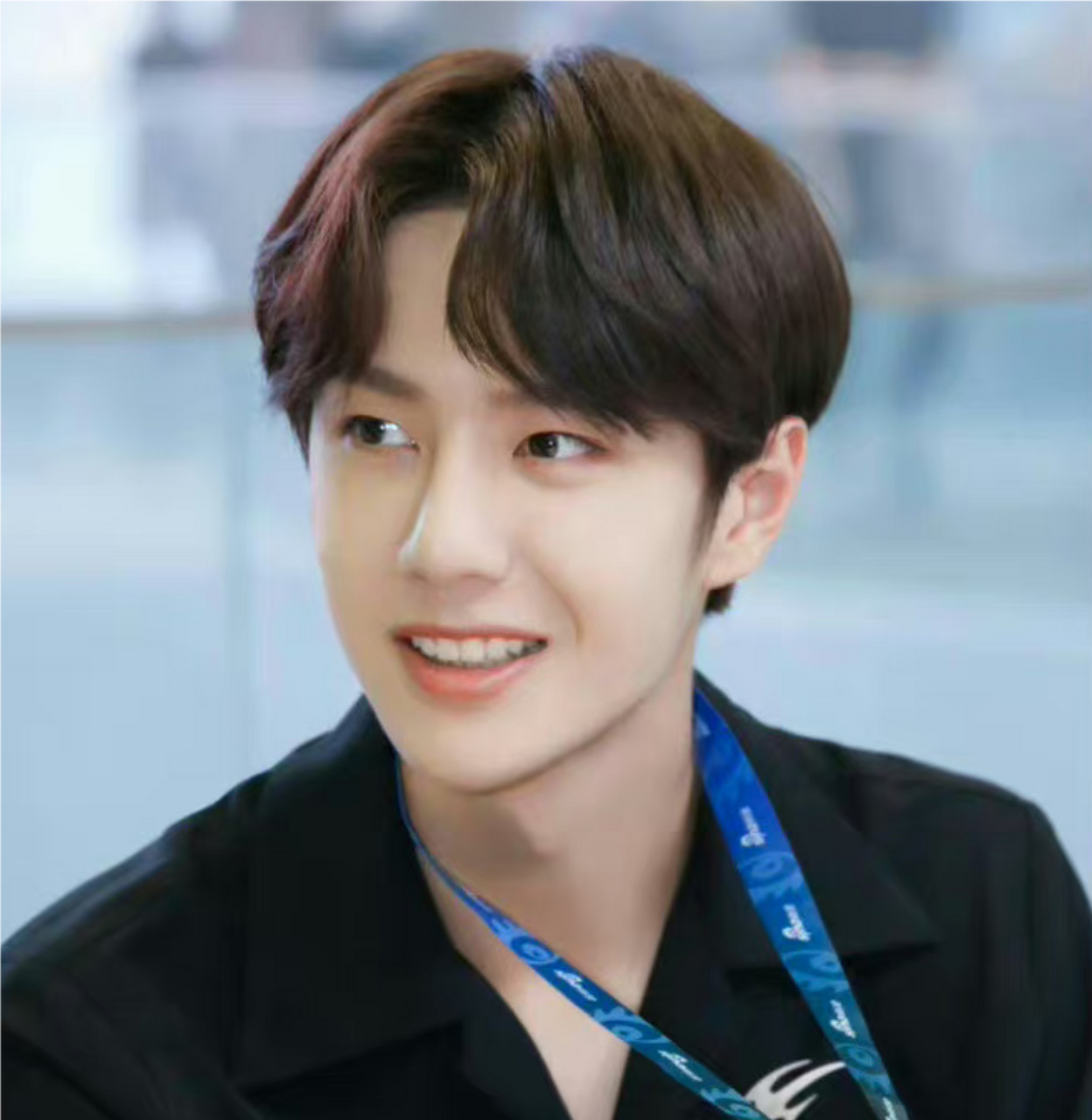 王一博的牙好像从小到大都没变过啊,一直都那么整齐 #王一博