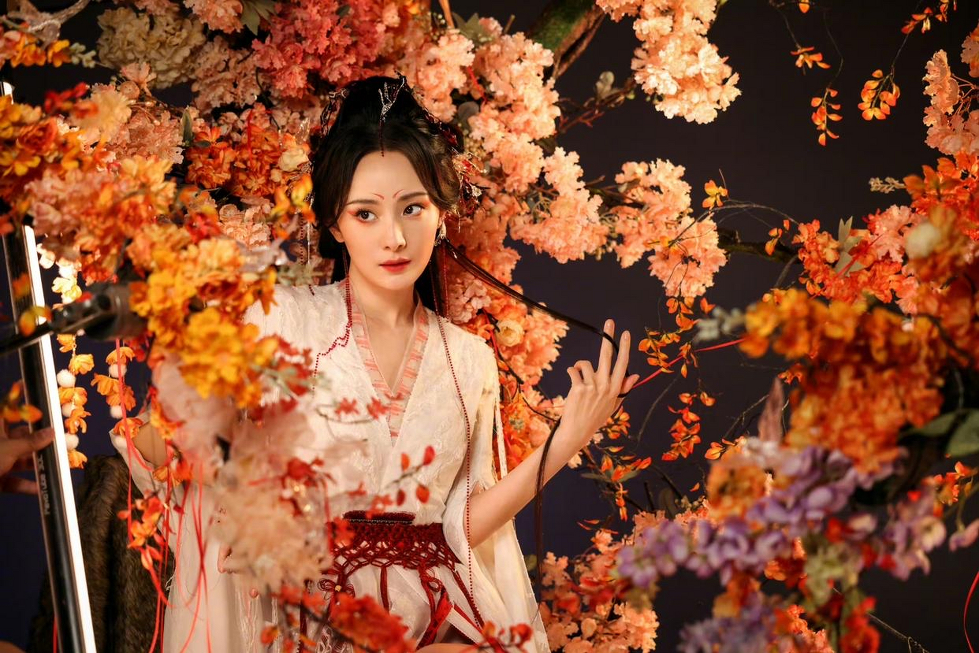 杨幂这一组狐妖写真,看一次勾魂一次!