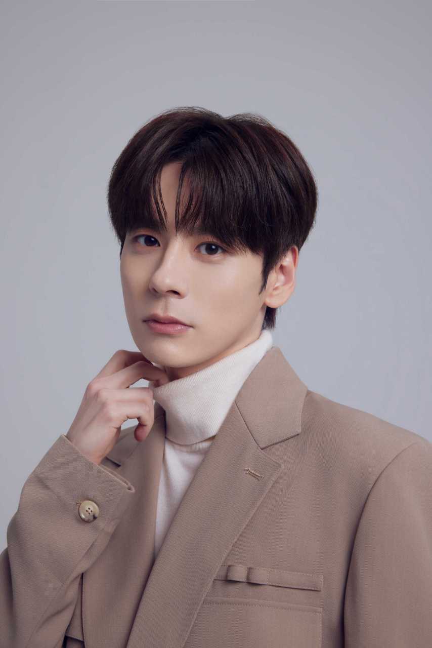 魏哲鸣写真壁纸[牛福到][心]