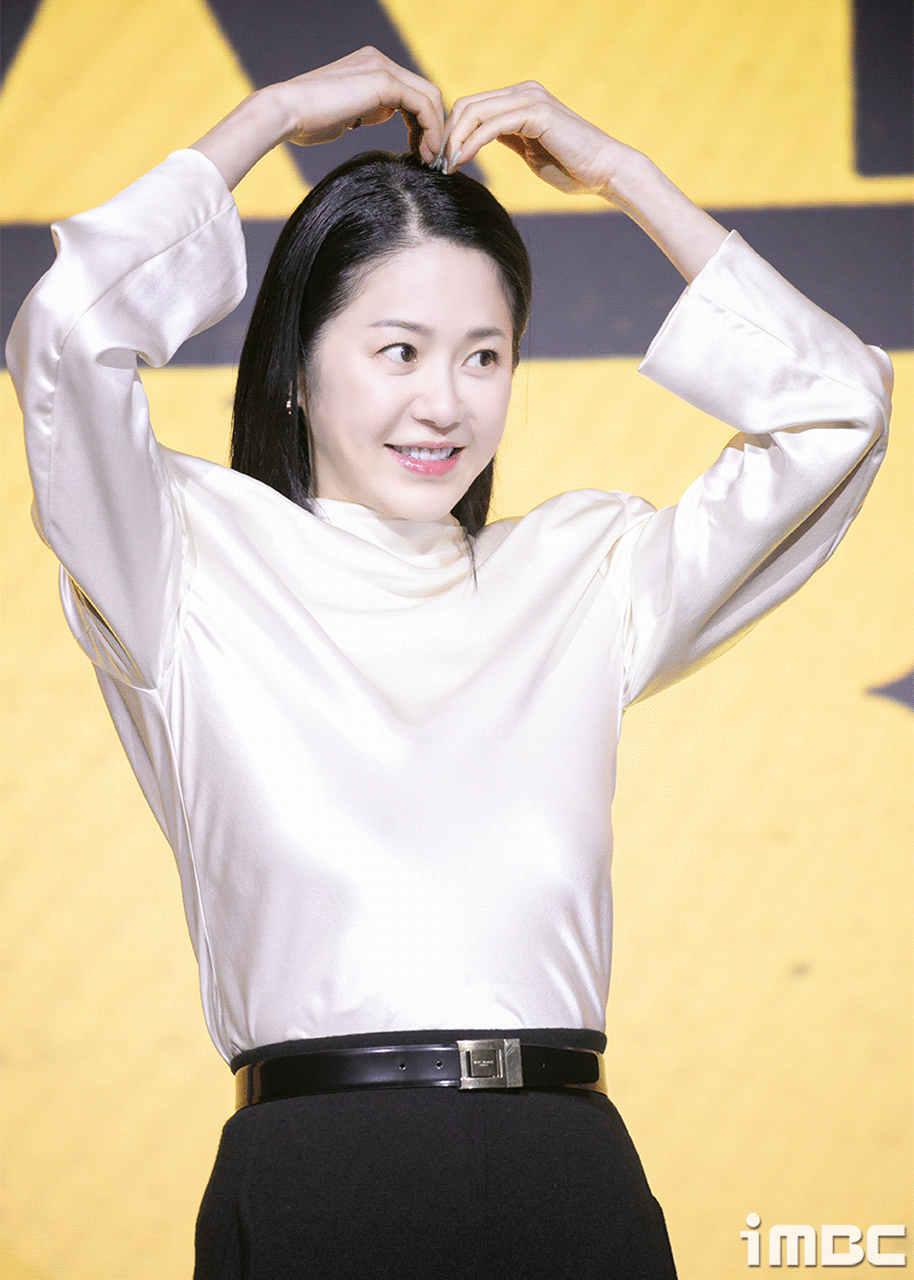 52岁的高贤廷,面部饱满不僵硬,地心引力在她这里失灵了?