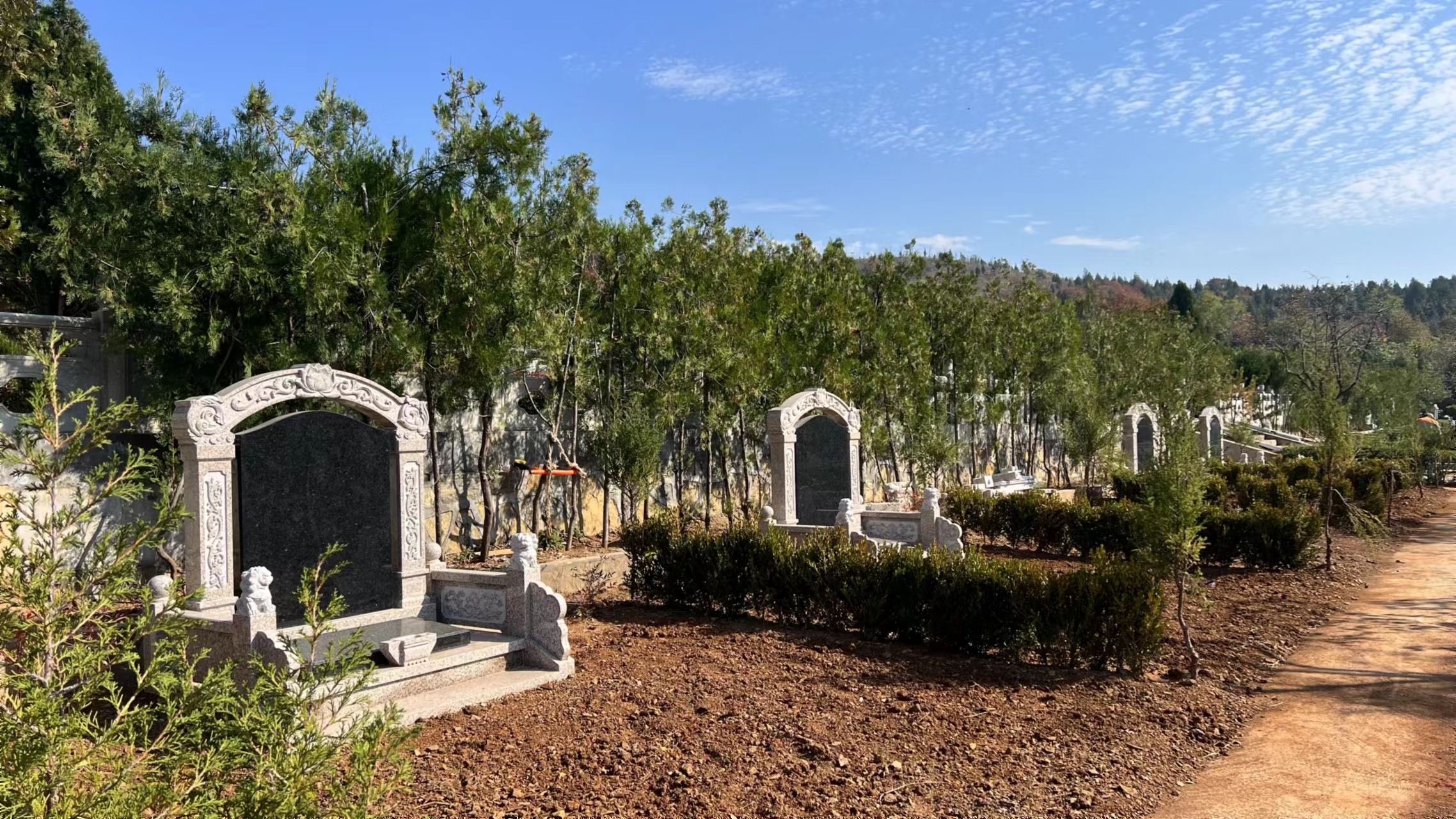 秋思网 怎样以优惠价格购买墓地|峄城莲花山公墓|新华市场销售处