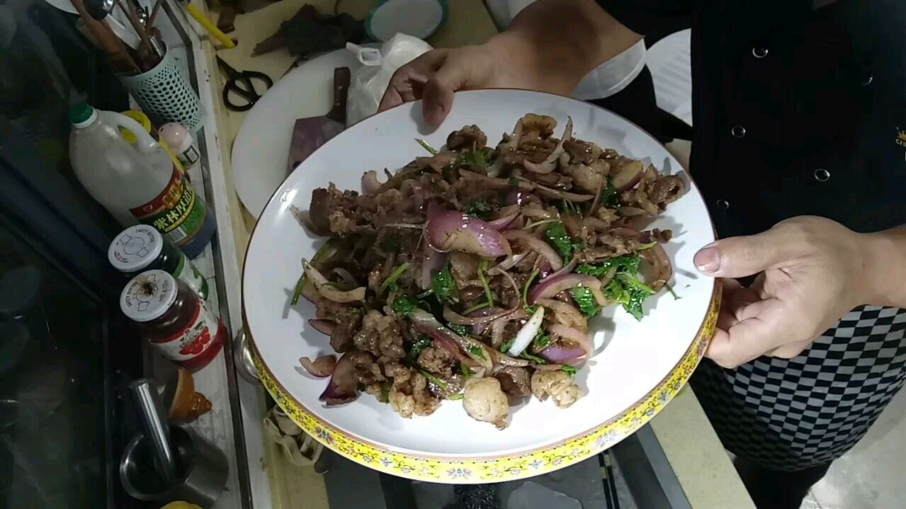 大厨教你做新疆炒烤羊肉,简单好做,让你吃出不一样烧烤味道