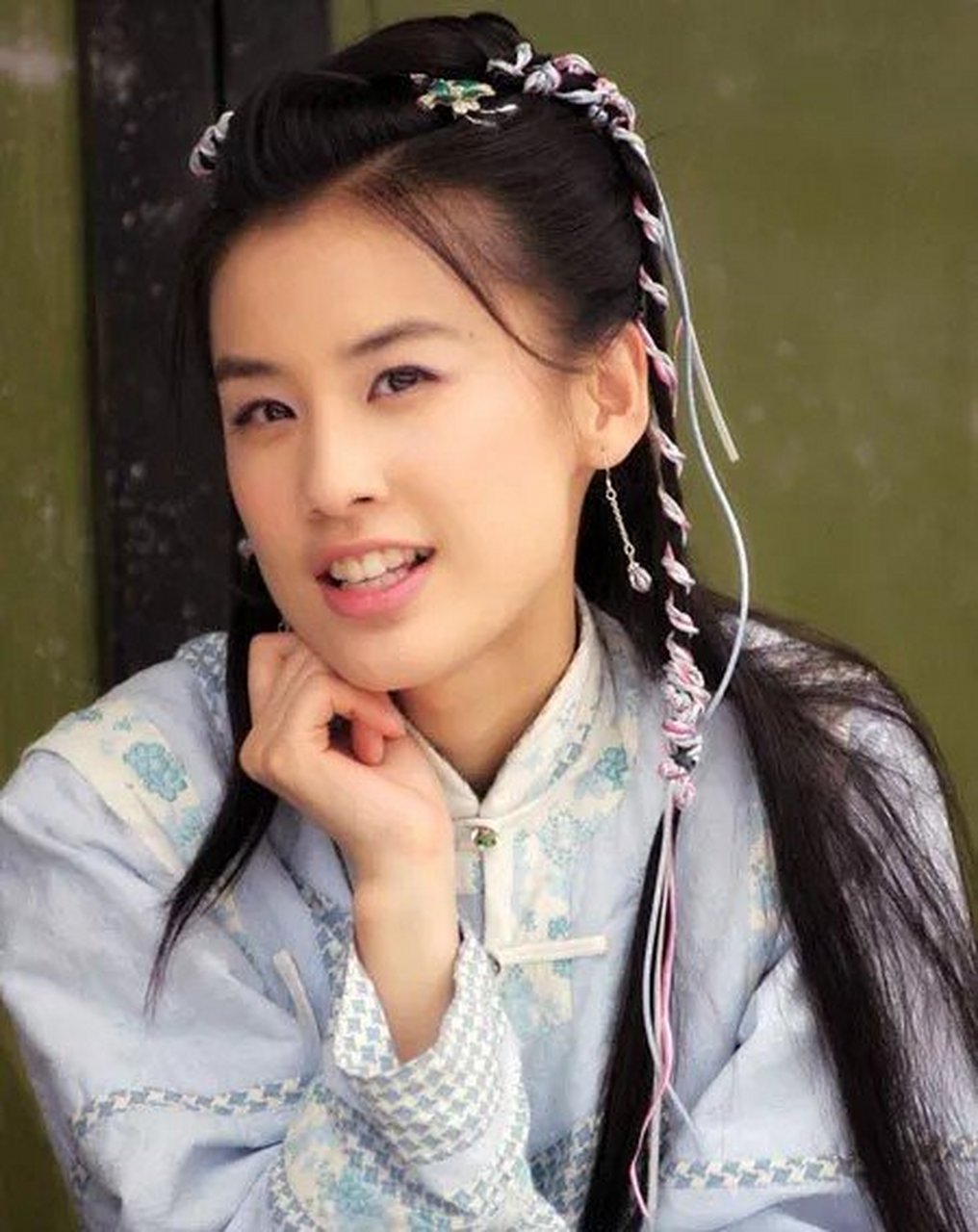 2005年,黄圣依和杨子在一场聚会中首次相识.