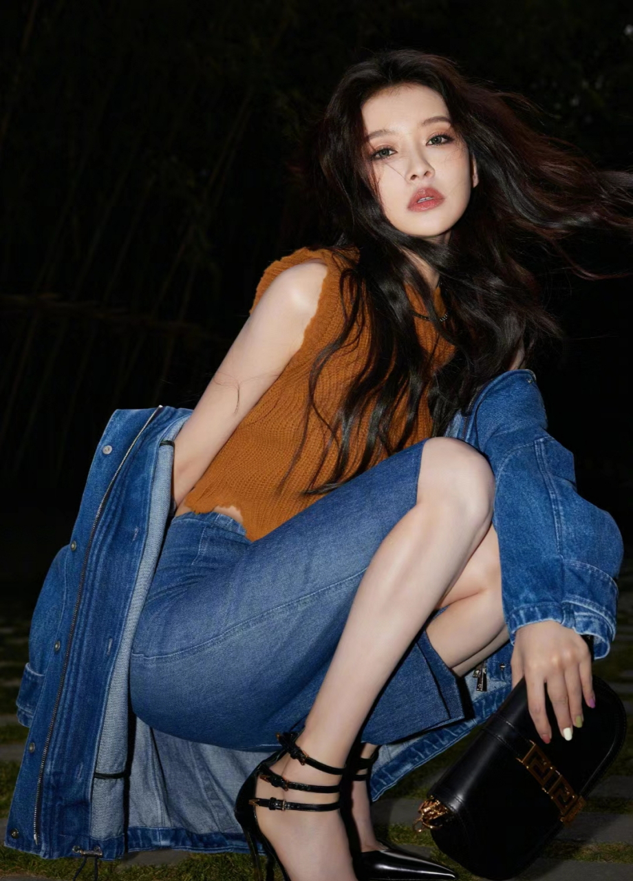 孙怡真是很标准的美女,从头美到脚那种孙怡这种长相的美女  很符合