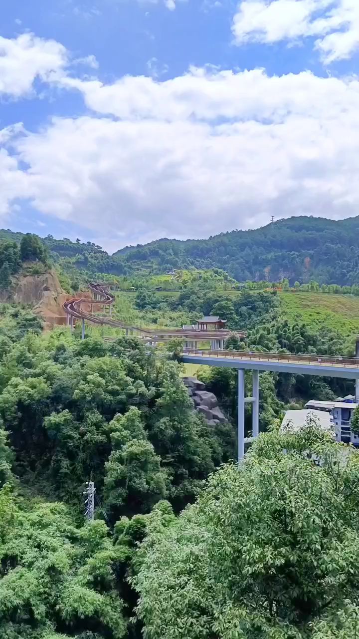 麒麟山栈道,全长100多米,连接儿童公园和绿道,环境优美,是三明市区的