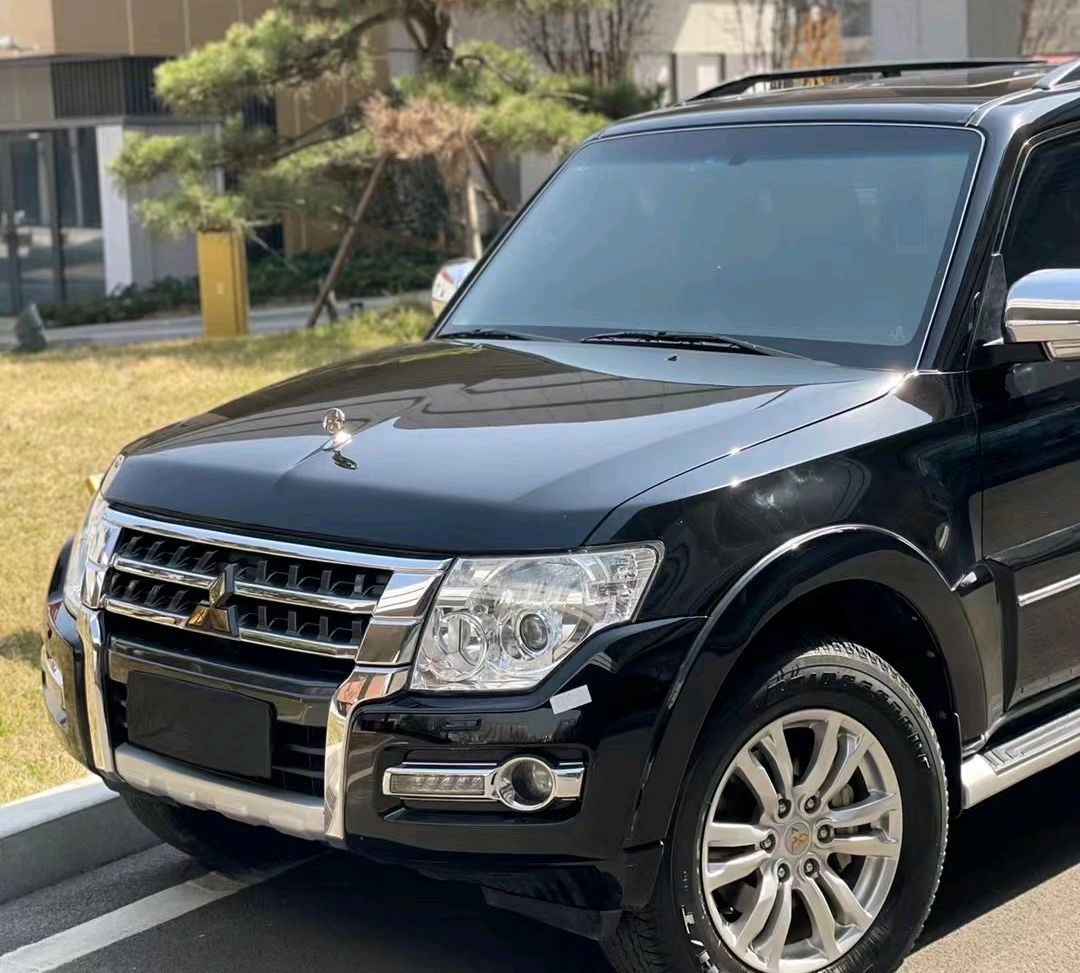 三菱帕杰罗"回归",v6引擎 超选四驱,经典造型 镀铬套件,霸气