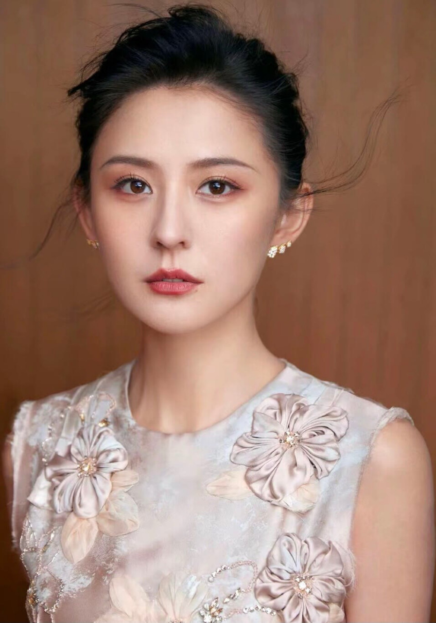 热依扎·阿里木江复古旗袍裙写真#明星美图秀