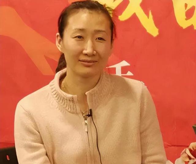 前女排国手崔咏梅:职业生涯坎坷,嫁给运动员丈夫后幸福吗?