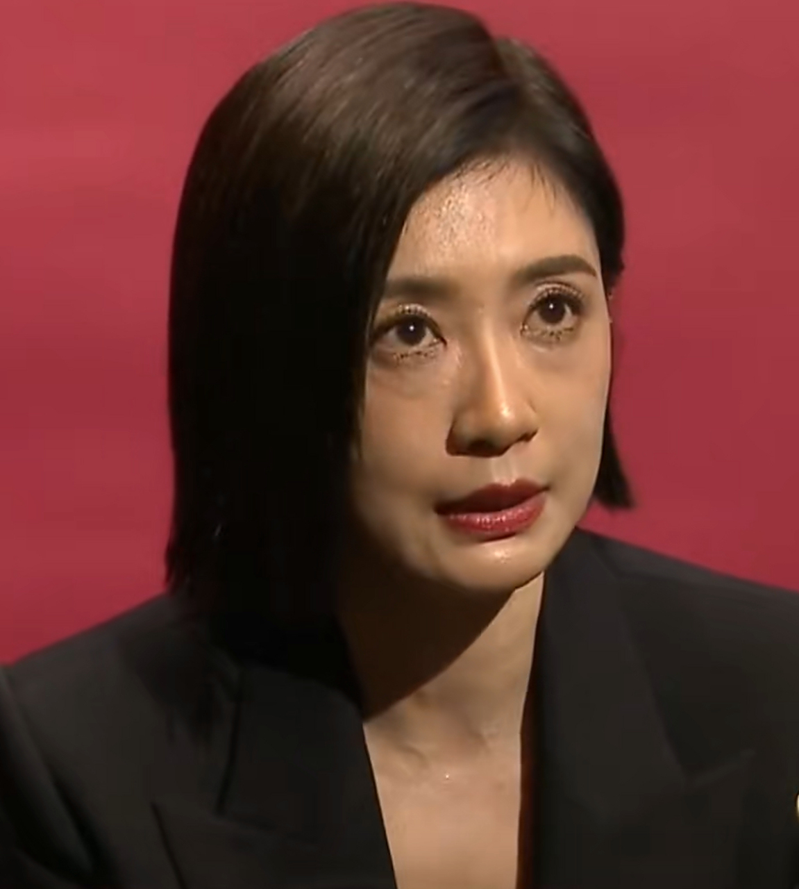 贾静雯近照上热搜,她参加活动被媒体用原相机拍了照,后期完全没加美颜