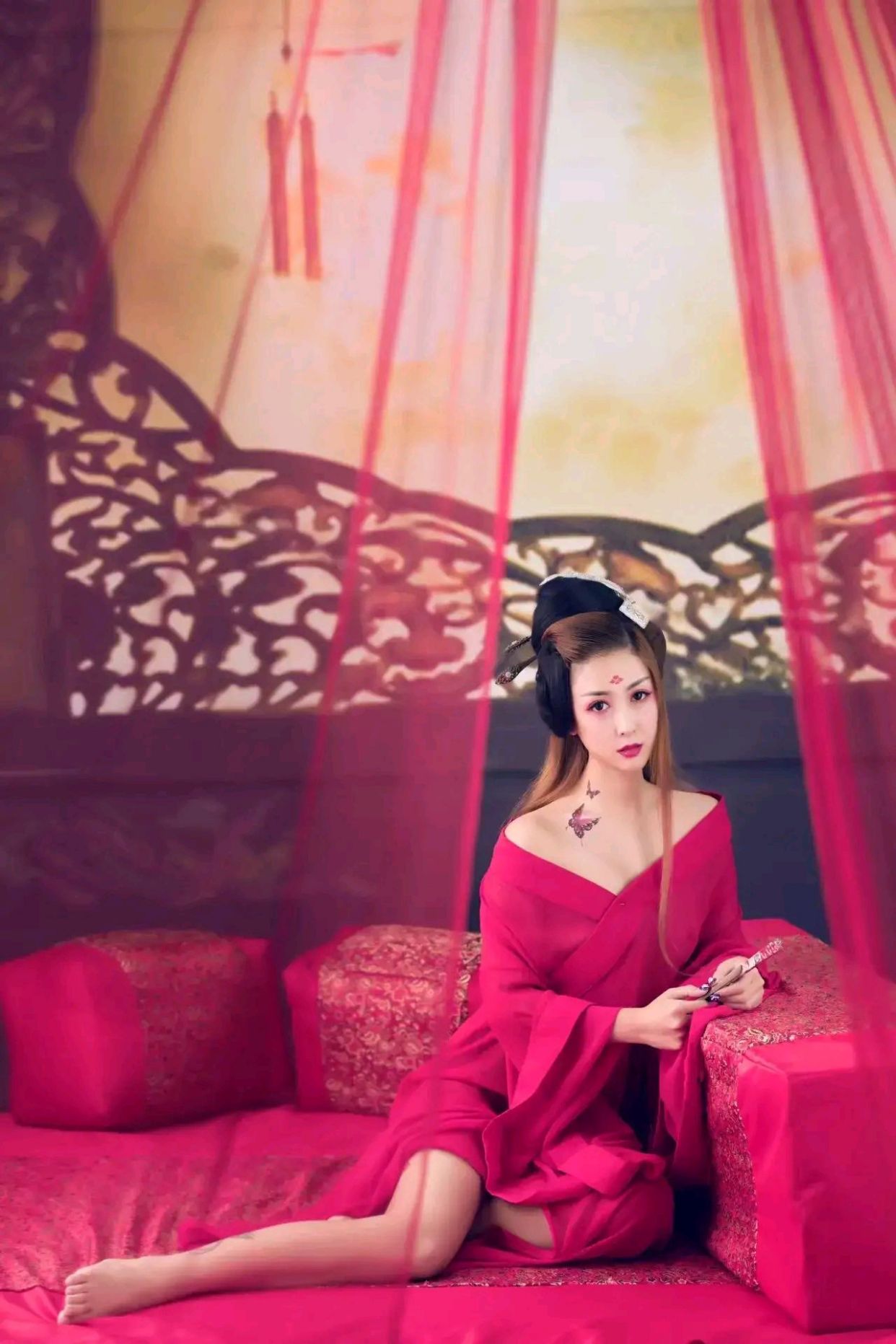 性感美女红色古装照