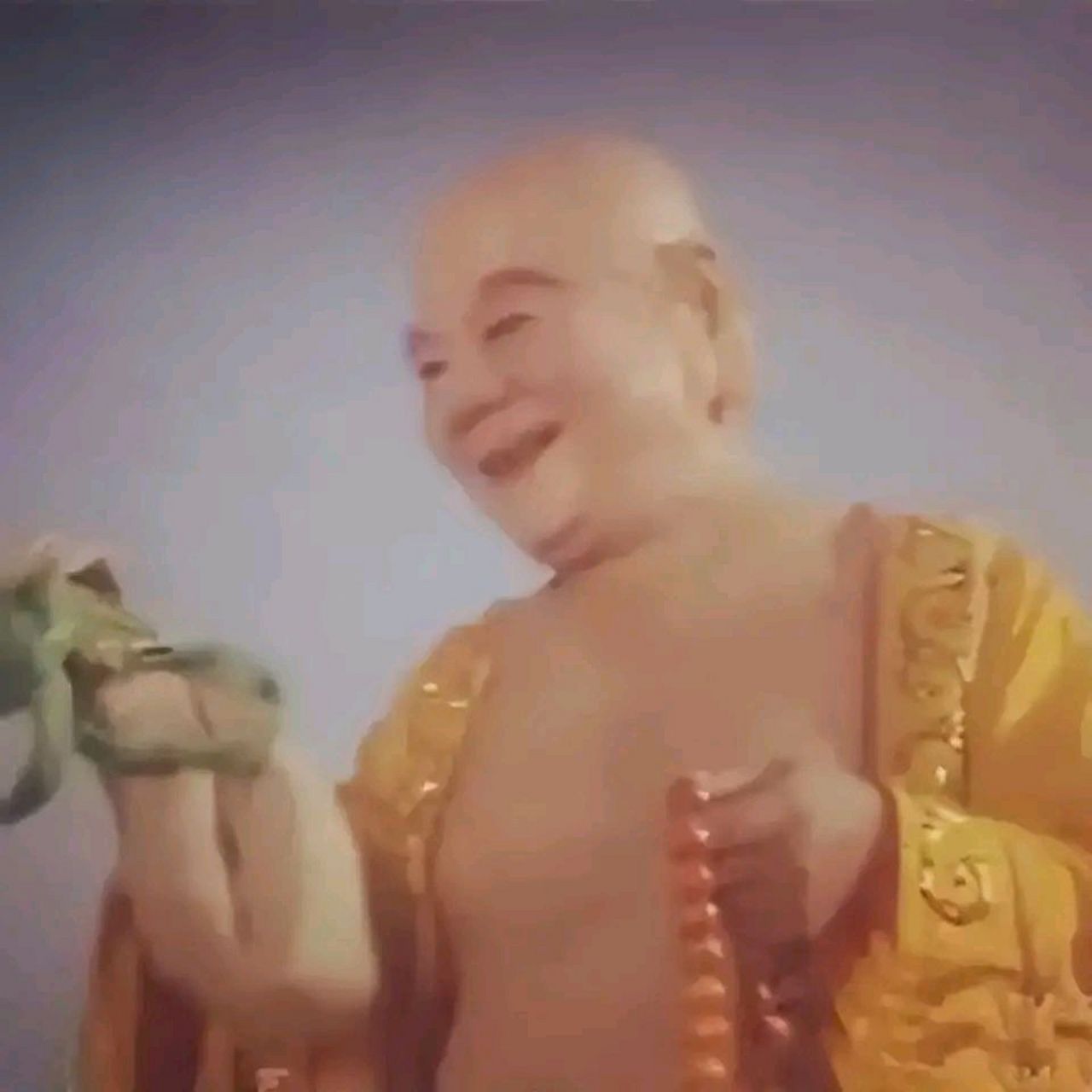 也是机缘巧合,西游记已经开拍三年了,弥勒佛这样的演员还没有找到
