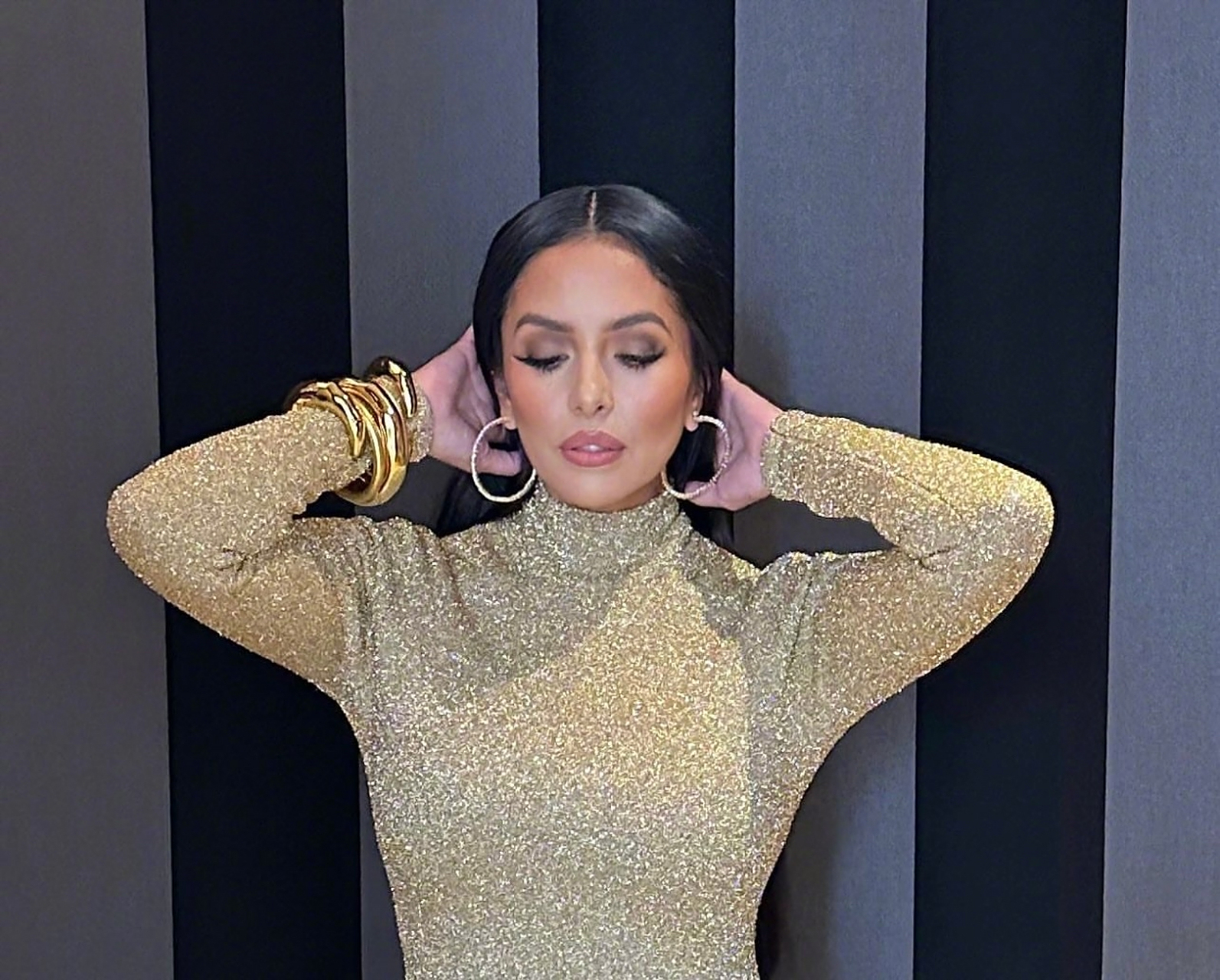 最近减肥成功的科比遗孀瓦妮莎,据说她减了50斤,除了她,女儿也瘦了不