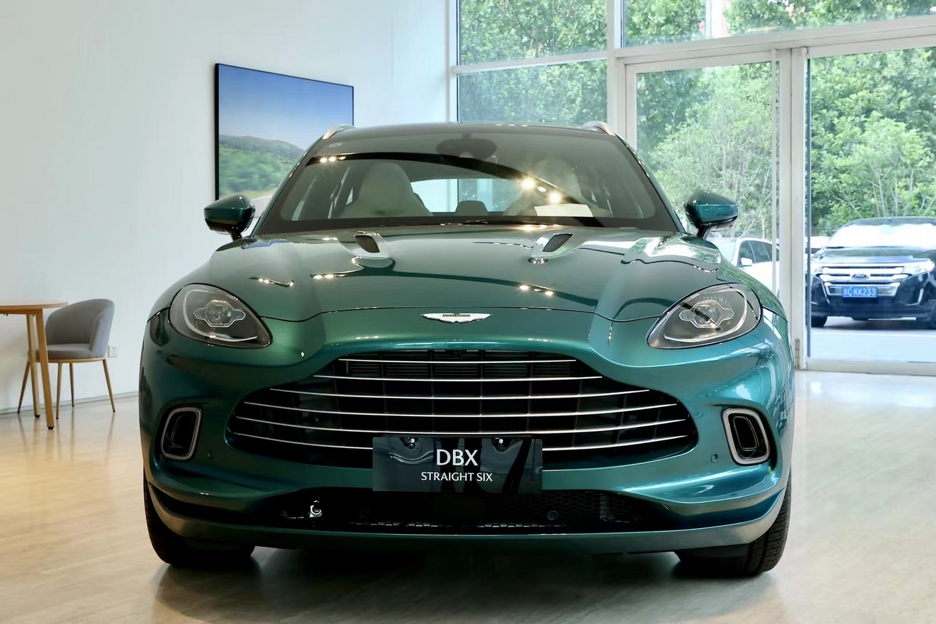 阿斯顿马丁dbx越野