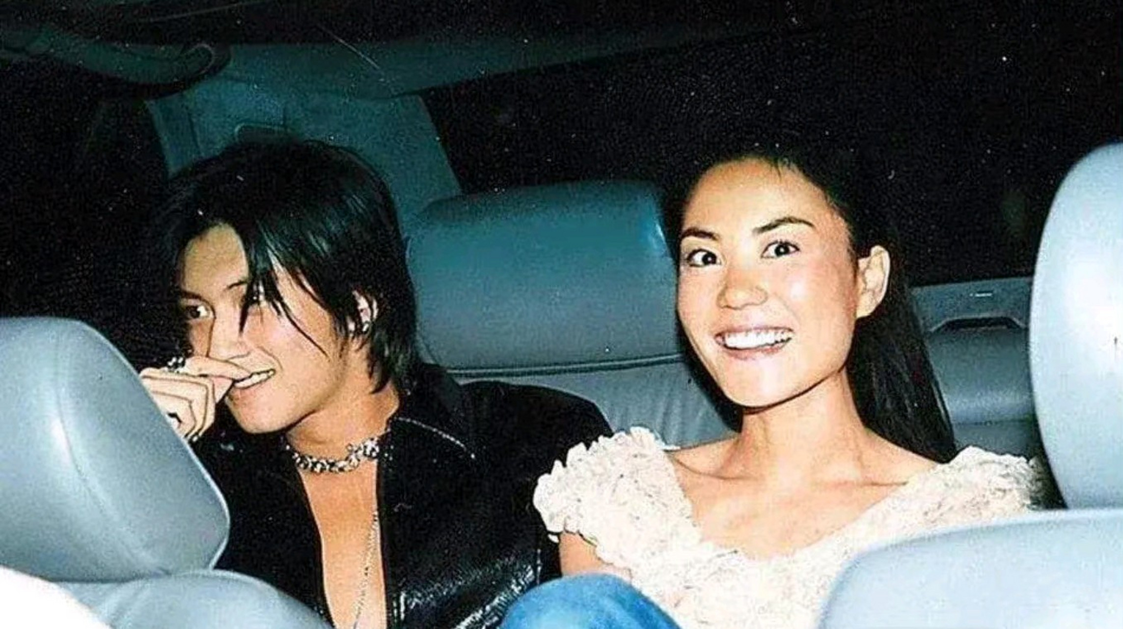 有一次,小s问谢霆锋:"你洗澡的时候,王菲能进去看你吗?