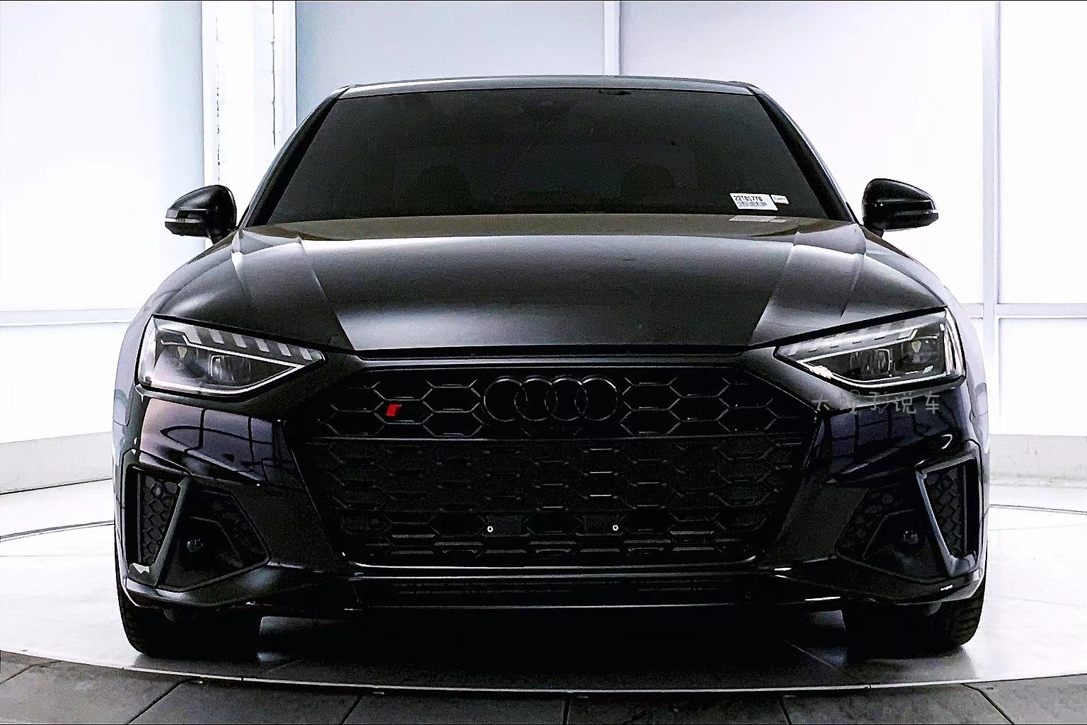 奥迪a4黑武士版亮相!加速仅4.7秒,运动包围 酷黑外观,真帅气
