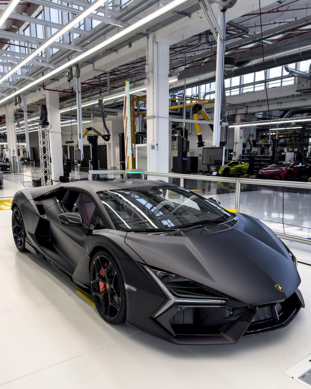 粉丝抢先看新车系列 兰博基尼大牛替代者revuelto 采用3电机 v12自然