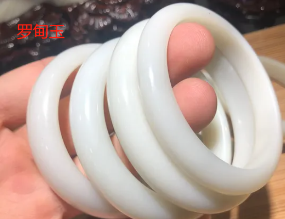 罗甸玉和和田玉的区别