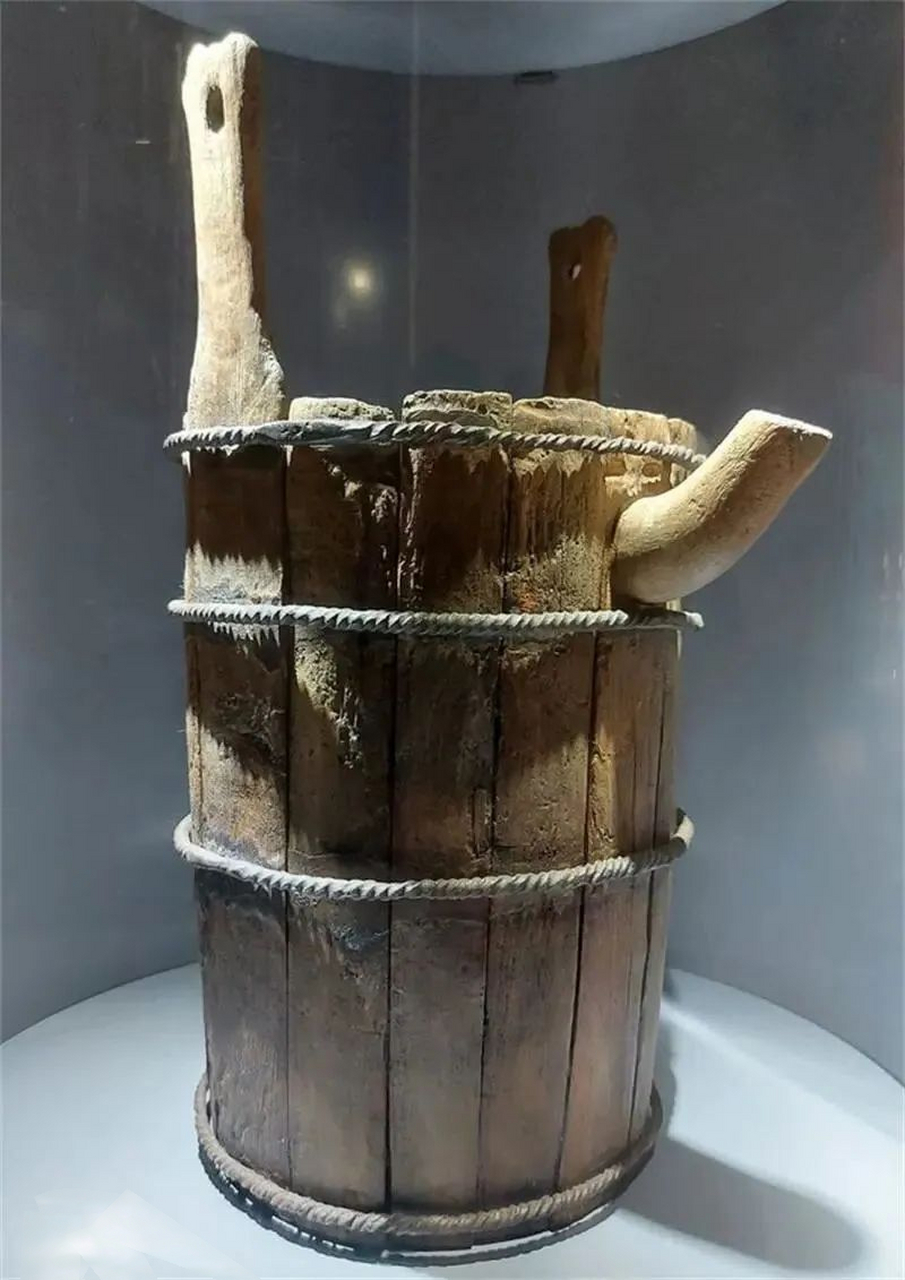 古代木桶  莱茵河沉船上发现的古罗马木桶,约制于1800年前