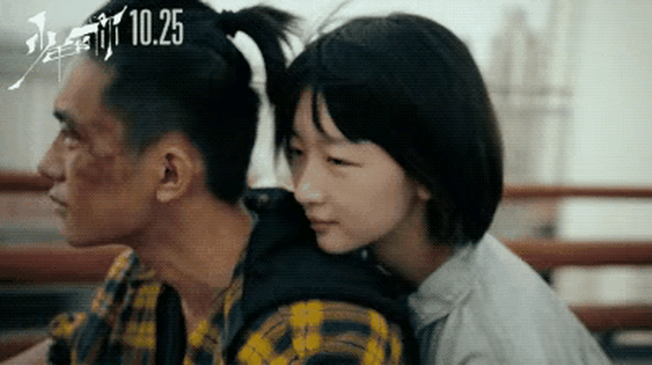 易烊千玺和王俊凯骑摩托车  王俊凯马思纯骑摩托车镜头vs《少年的你》