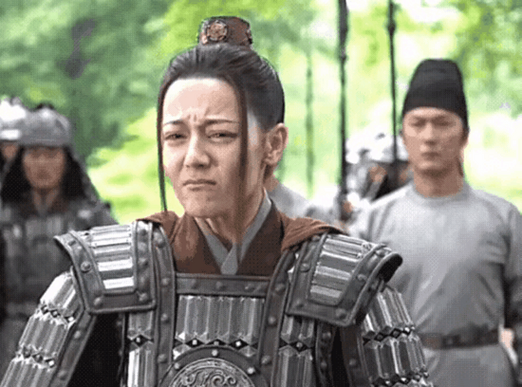 迪丽热巴真的不太适合演古装,看起来有点男化,乱用表情,这个真的是