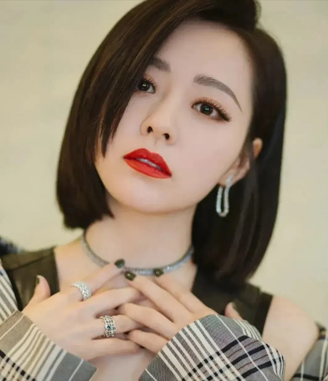 一组张靓颖不同颜色搭配展示写真!