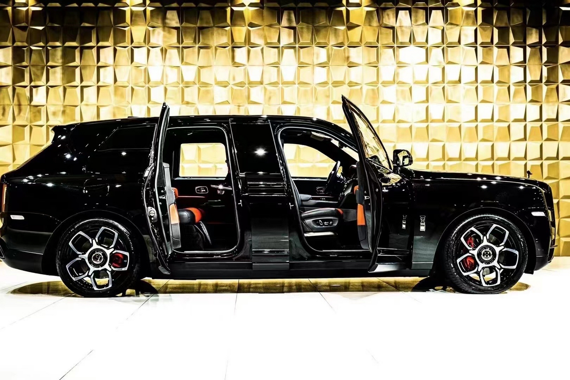 防弹劳斯莱斯库里南加长5.7米