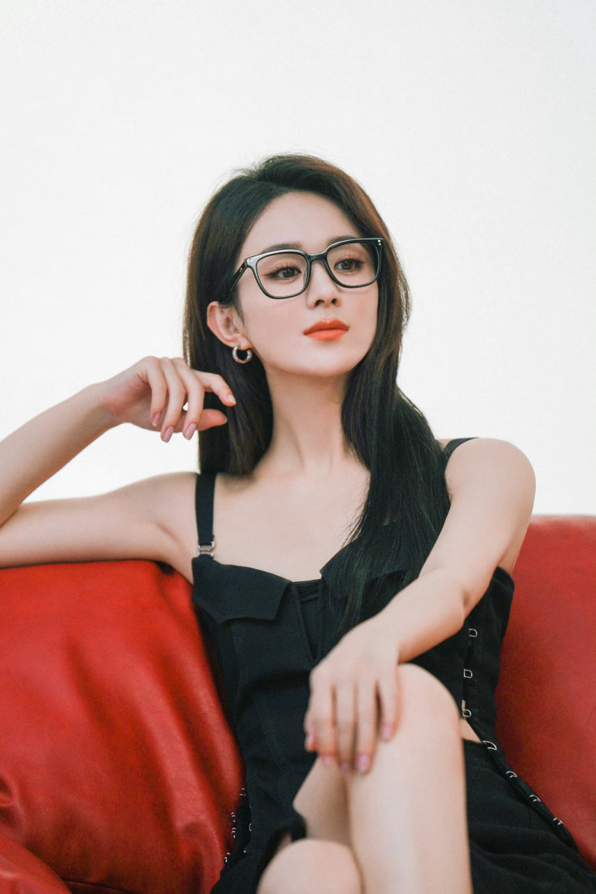 万合天宜现在是经纪型公司,白客他们参演其他项目,公司都会抽成走.