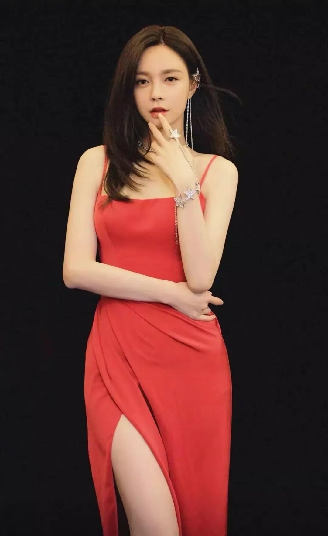 美女明星沈梦辰高清写真美图,身材窈窕,明艳动人