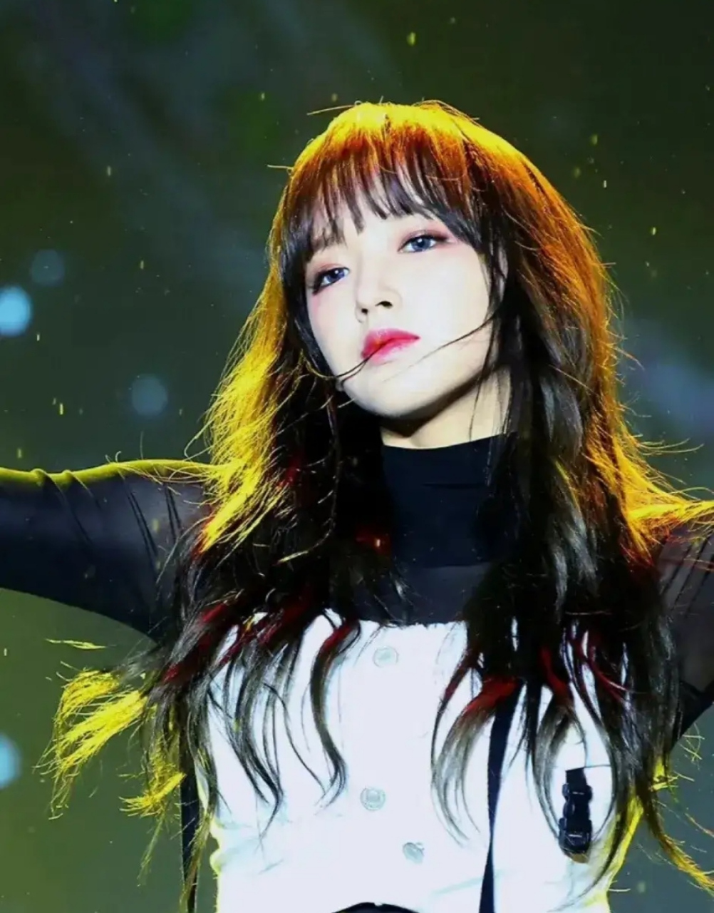 程潇,漫画芭比脸,精致五官,完美骨相.被称为人间芭比娃娃.