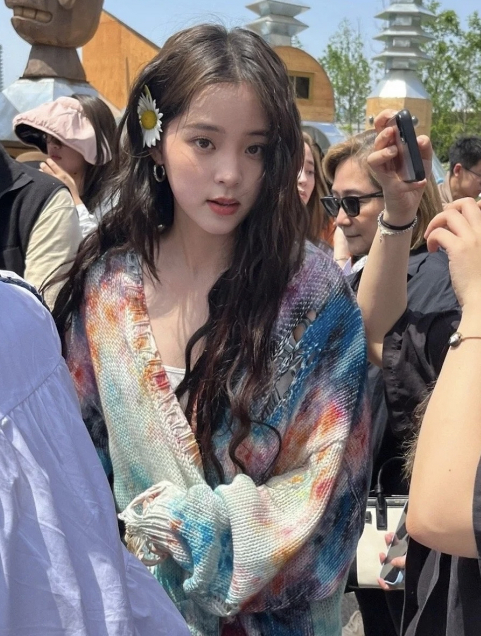 欧阳娜娜生图,这侧脸太优越了吧