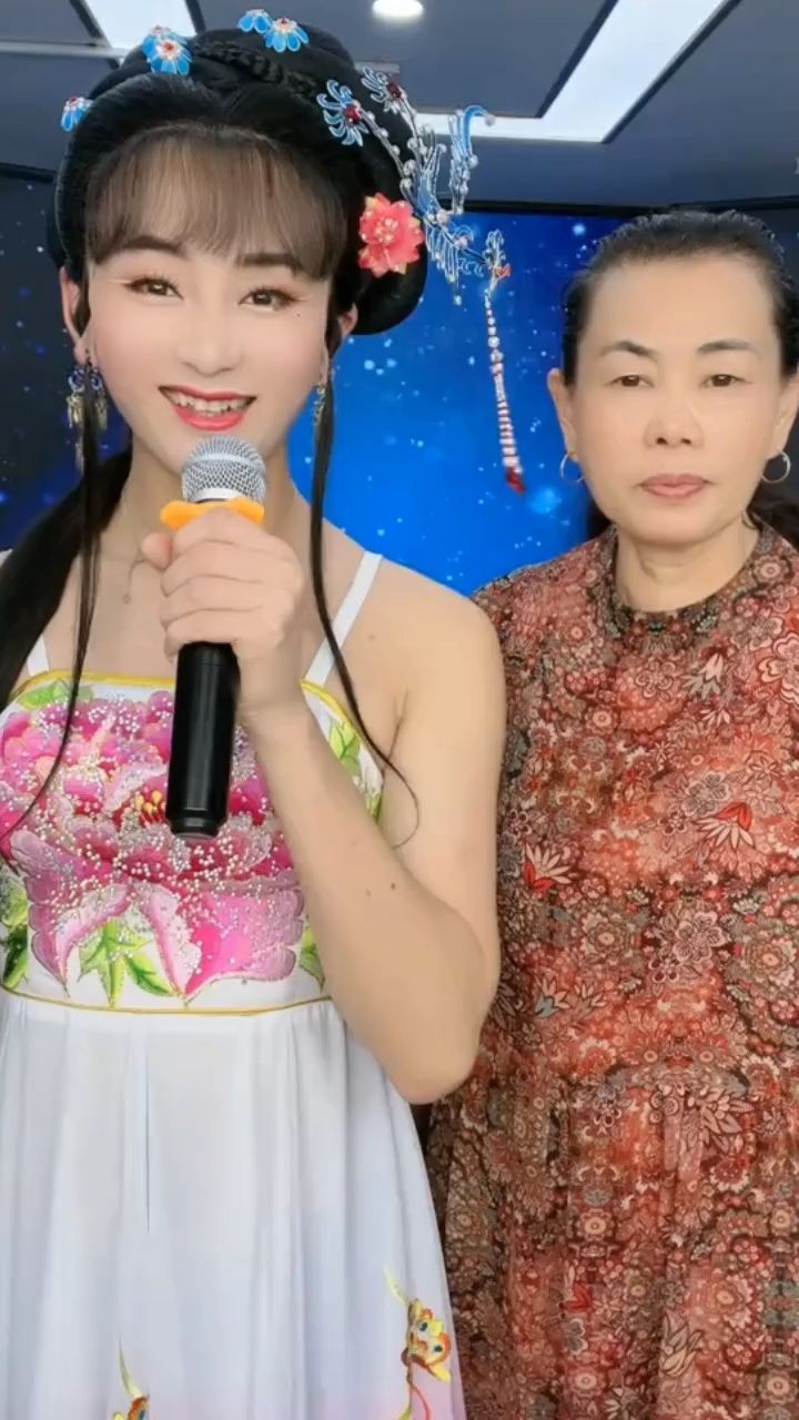 反串演員男扮女裝,實在是太美了-度小視