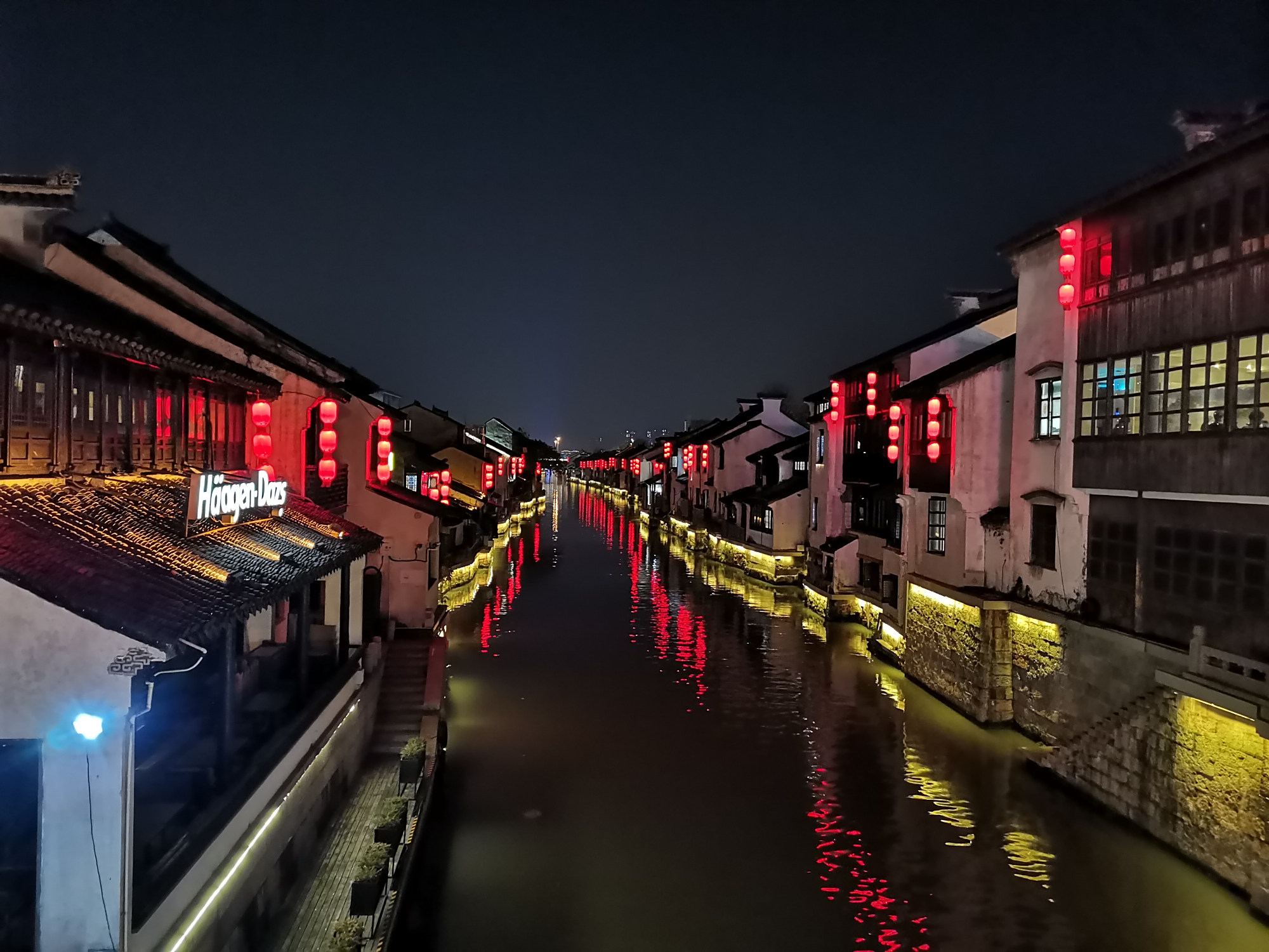 无锡南塘老街夜景灯火阑珊游人如织