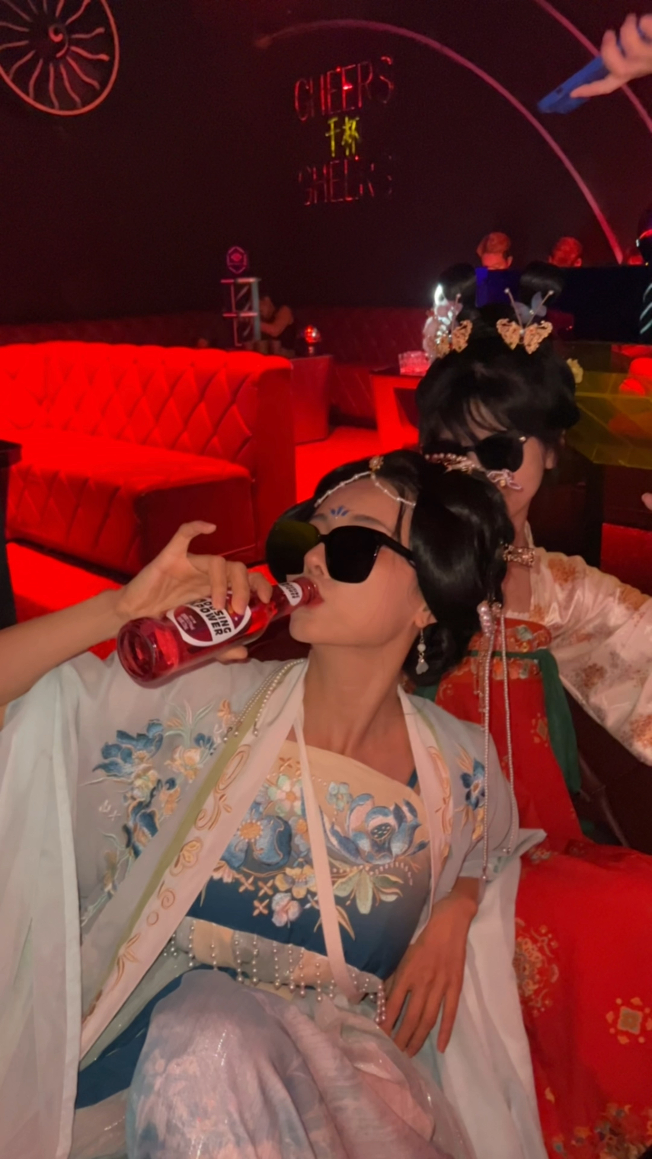 新贵妃xu 酒,喜欢酒吧的和喜欢汉服的