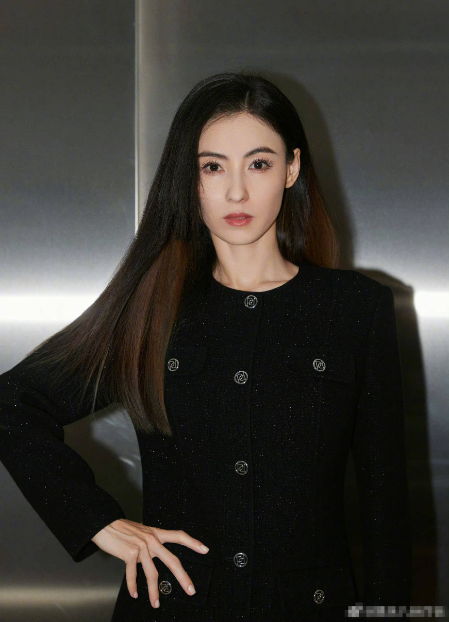 张柏芝今日某活动图,酷飒时髦,气场全开,表现力太绝了 #张柏芝公主切