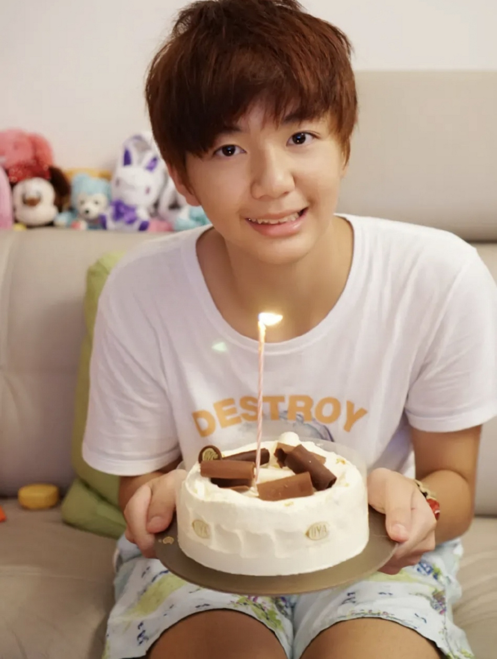 洪欣的儿子张镐濂真的非常帅气,187公分的身高,加上他那迷人的气质