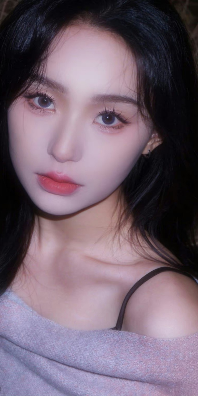 胡亦瑶# 清纯妩媚的眼神,肤白貌美的容颜,丰满傲人的身材,前凸后翘