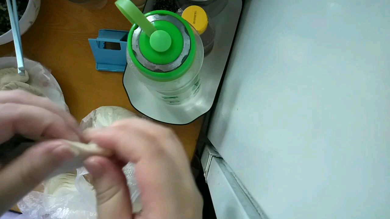 包饺子了,香喷喷的大饺子