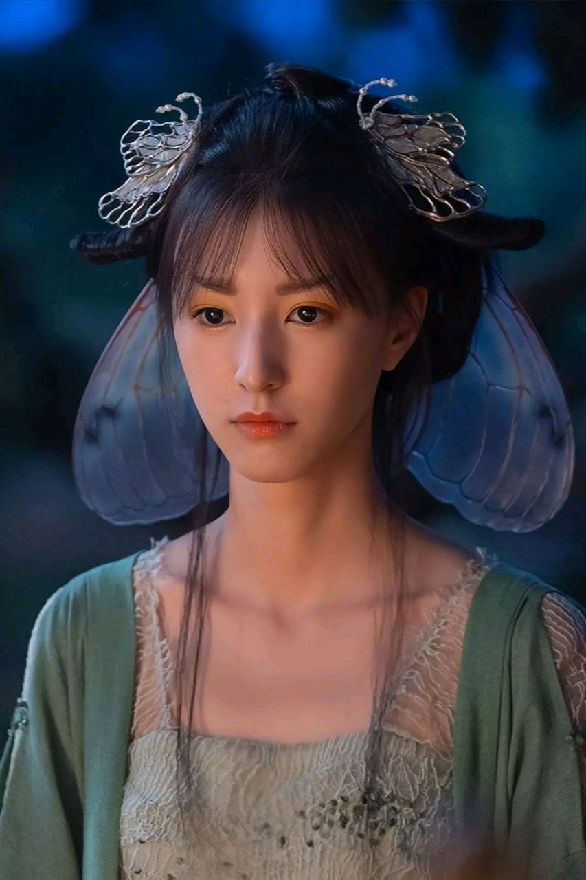 《侍神令》里王悦伊饰演的蝴蝶妖八彩和王丽坤饰演的桃花妖造型好美