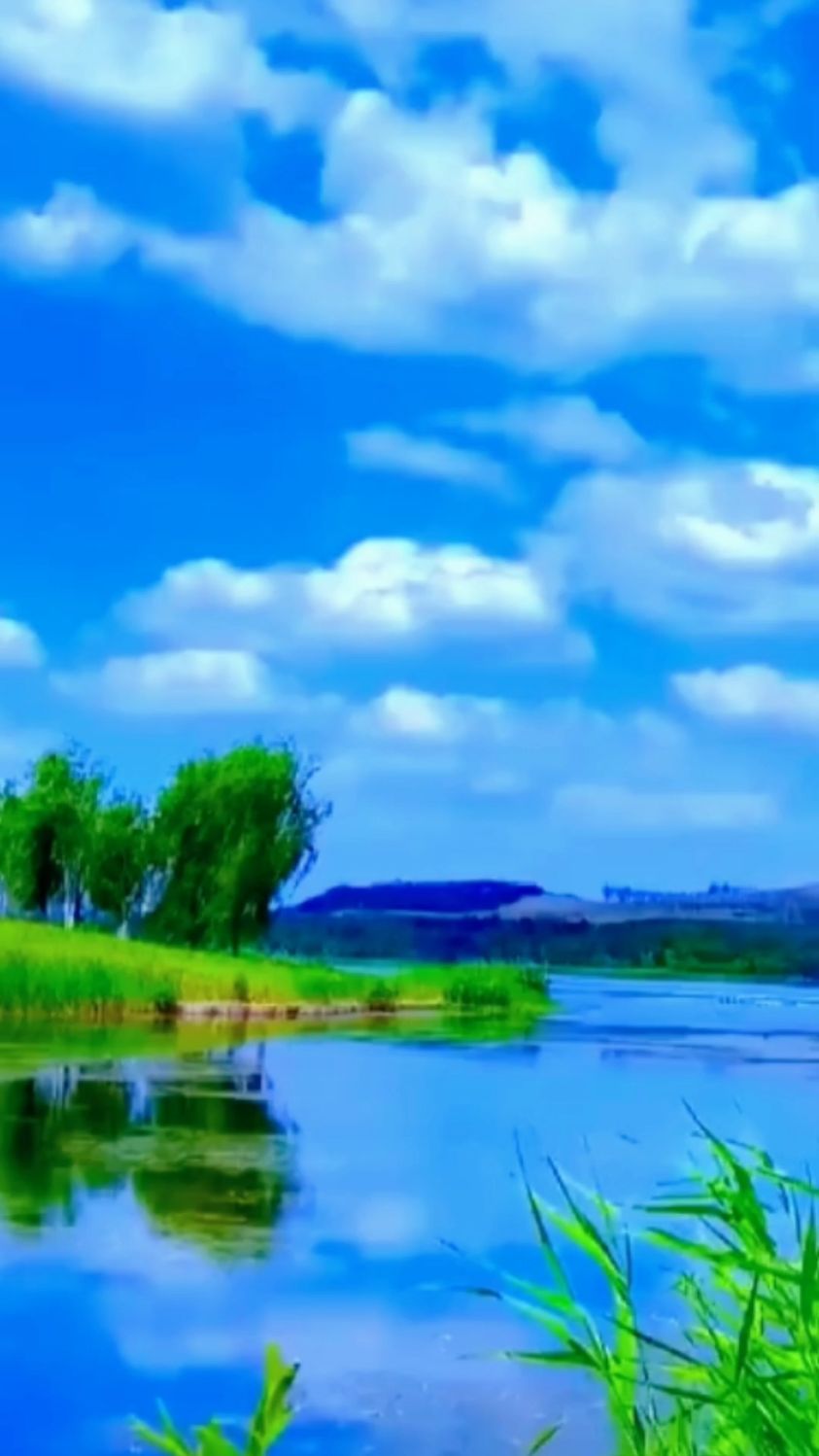 美丽的蓝天白云,山清水秀,美景如画
